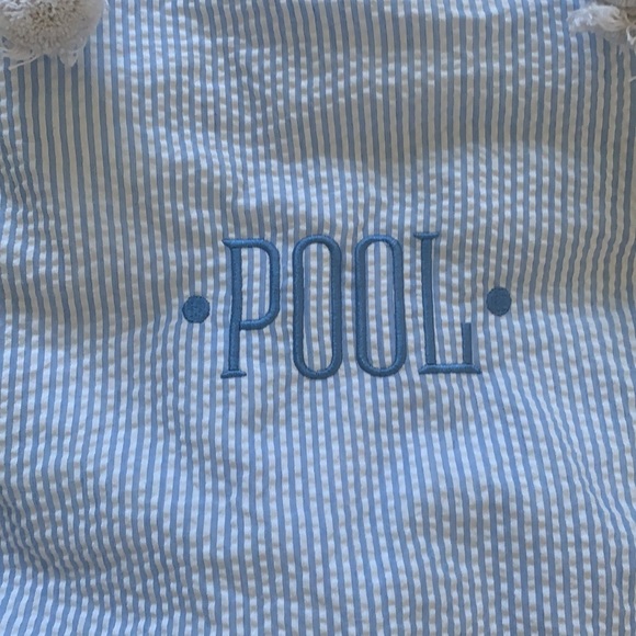 Seersucker “pool” monogrammed waterproof lined bag - Picture 2 of 5